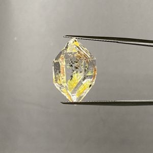Petroleum rock crystal with moving gas bubbles
