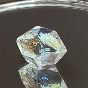 Petroleum rock crystal with moving gas bubbles