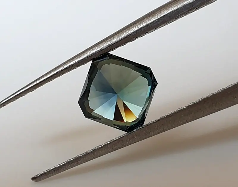 Colorchange blue green sapphire