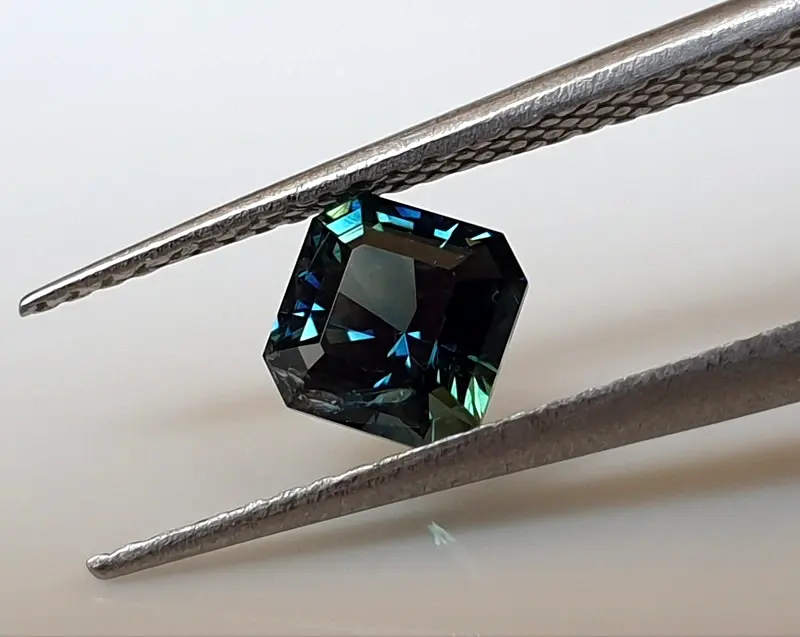 Colorchange blue green sapphire