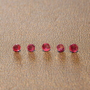 Set of round red beryls