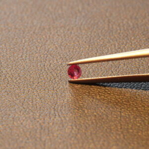 Set of round red beryls