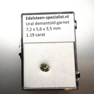 Demantoïd garnet