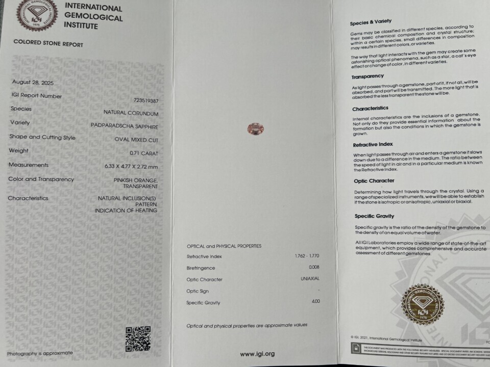 Certified padparadscha sapphire
