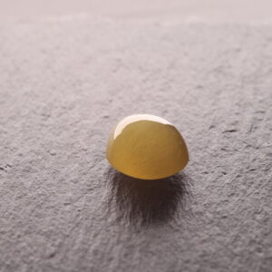 Cat's eye yellow beryl