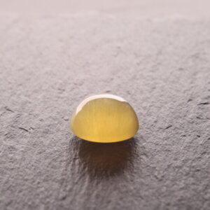Cat's eye yellow beryl
