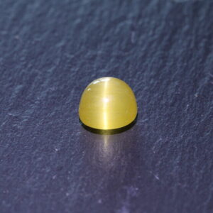 Cat's eye yellow beryl