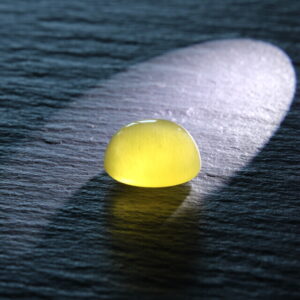 Cat's eye yellow beryl
