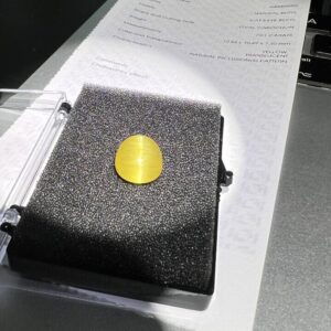 Cat's eye yellow beryl