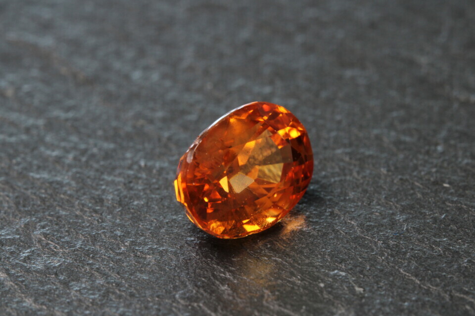 Oval mandarin garnet