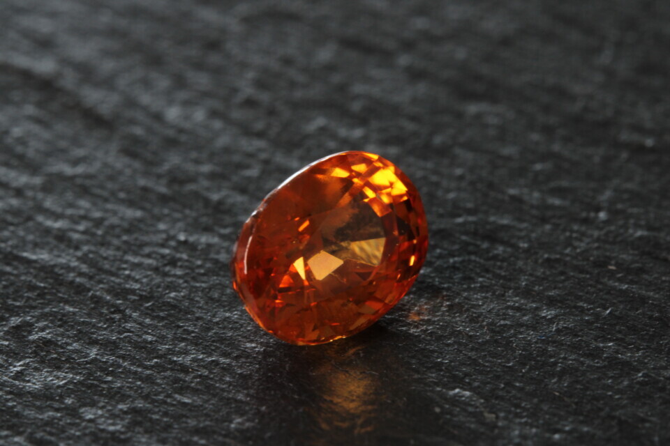 Oval mandarin garnet
