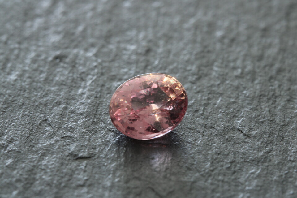 Certified padparadscha sapphire
