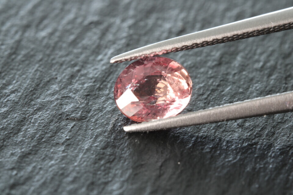 Certified padparadscha sapphire
