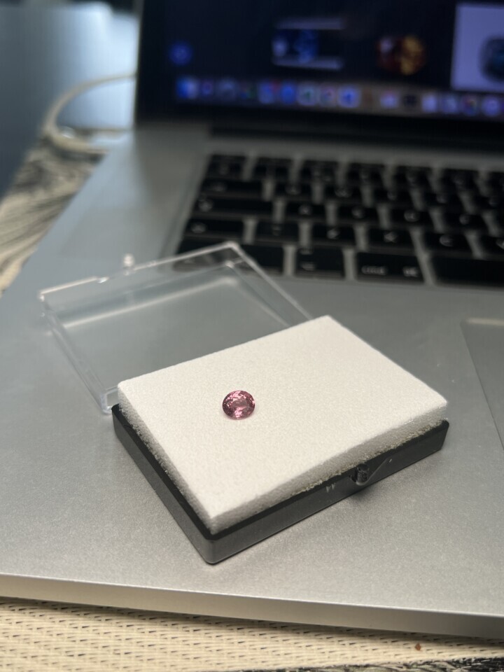 Certified padparadscha sapphire