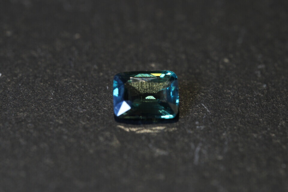 groenblauwe teal saffier