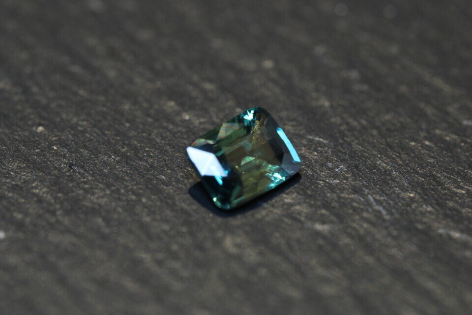 groenblauwe teal saffier