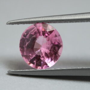Ronde roze spinel
