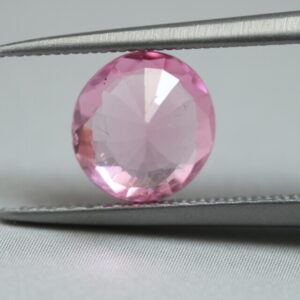Ronde roze spinel
