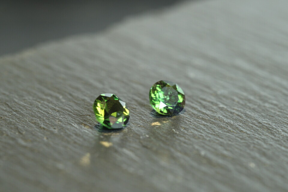 Round chrome tourmaline set