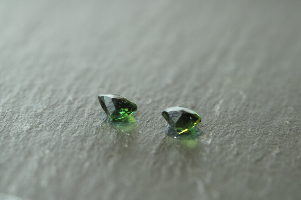 Round chrome tourmaline set