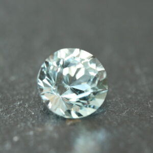 Round brilliant-cut aquamarine Sixfold brilliant