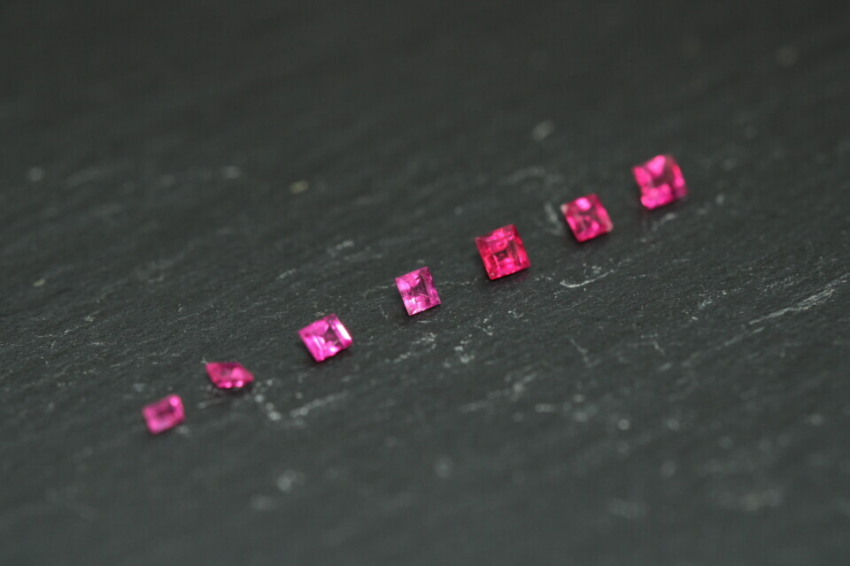 Set of 7 square and rectangular red beryls
