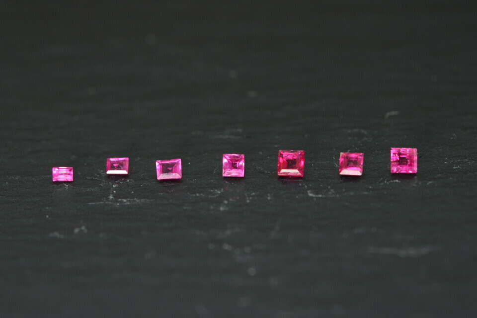 Set of 7 square and rectangular red beryls