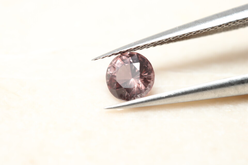 Natural colorchange round alexandrite
